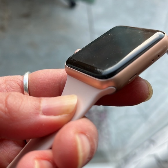 Apple Watch 3 with GPS + Cellular - Picture 9 of 9